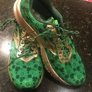 brooks lucky shoes